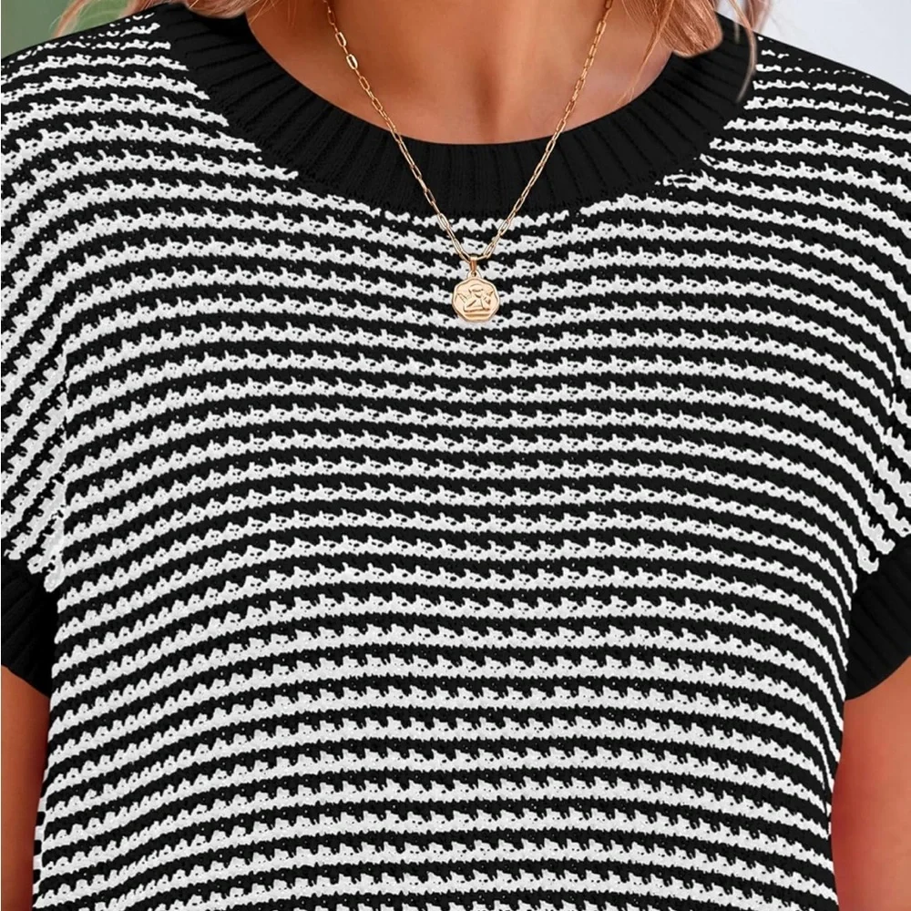 Pretty Garden Striped Black and White Women's Sweater EUC - Picture 2 of 3